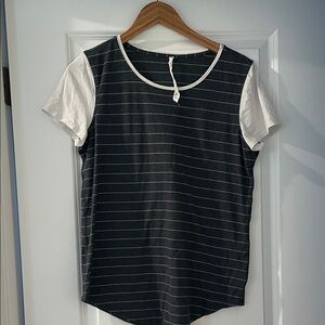 Lululemon gray and white striped tee size 8